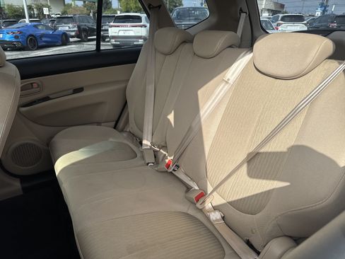 Used 2009 Kia Rondo LX FWD image 31