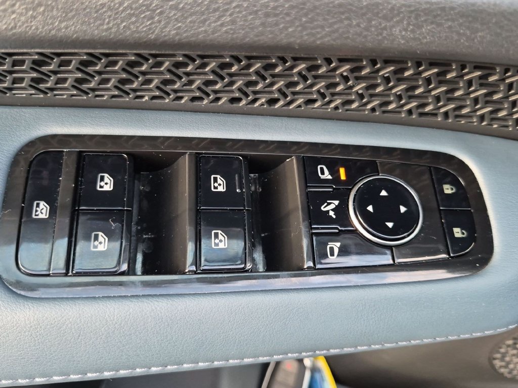 Used 2024 Nissan Ariya AWD image 37