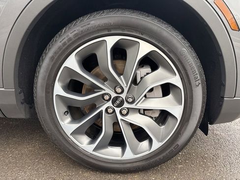 Used 2023 Lincoln Nautilus Reserve image 9