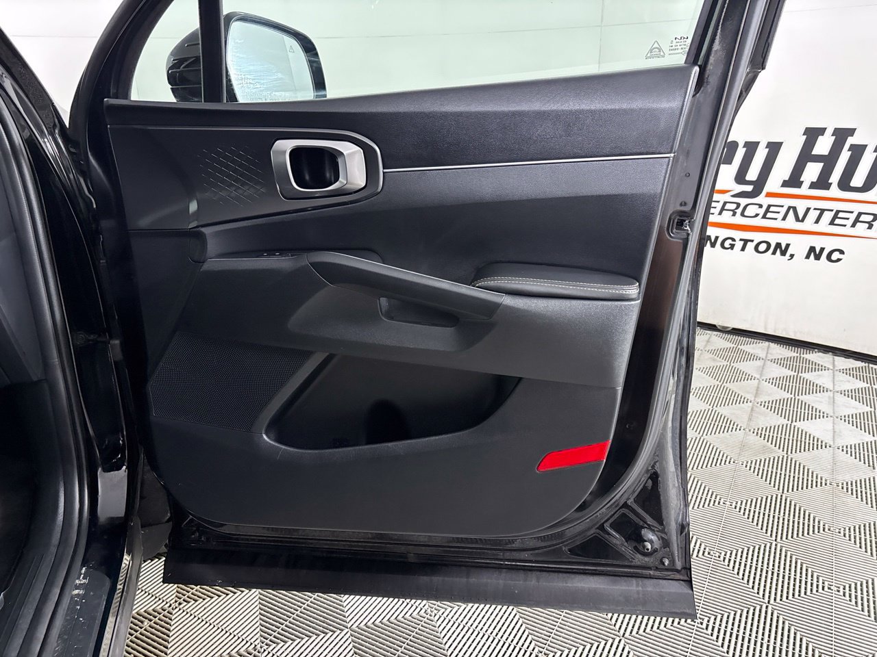 Used 2024 Kia Sorento S w/ Panoramic Sunroof Package FWD image 31