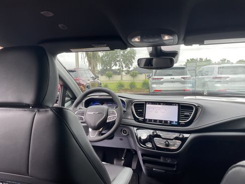 New 2026 Chrysler Pacifica Select image 54