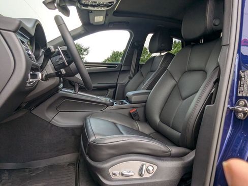 Certified 2025 Porsche Macan image 5