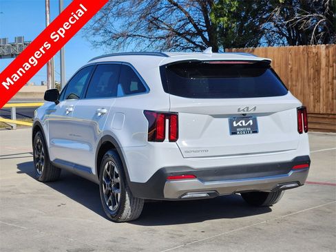 New 2025 Kia Sorento S image 3