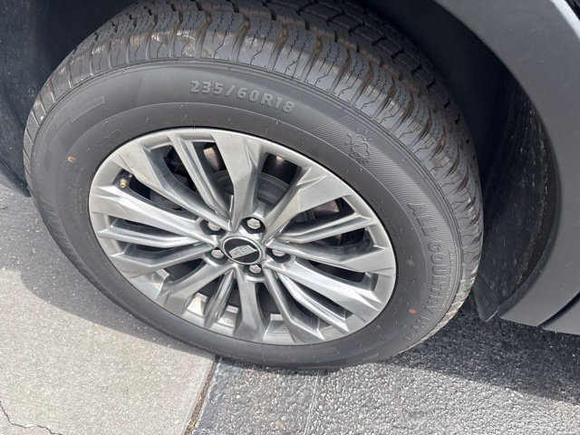 Used 2025 Cadillac XT4 Premium Luxury FWD image 5