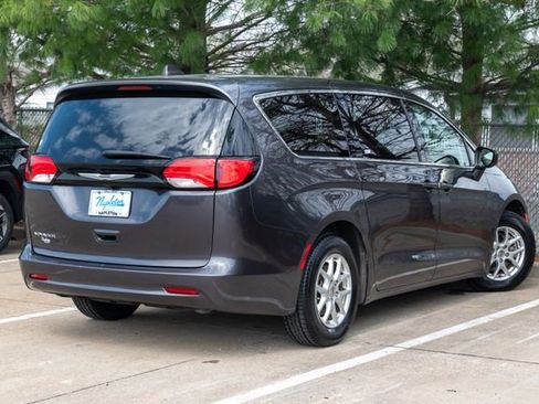 Used 2023 Chrysler Voyager LX image 26