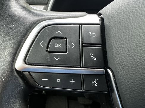 Used 2021 Toyota Highlander XLE AWD/4WD image 17
