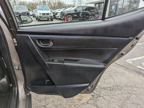 Used 2017 Toyota Corolla SE w/ SE Premium Package FWD image 36