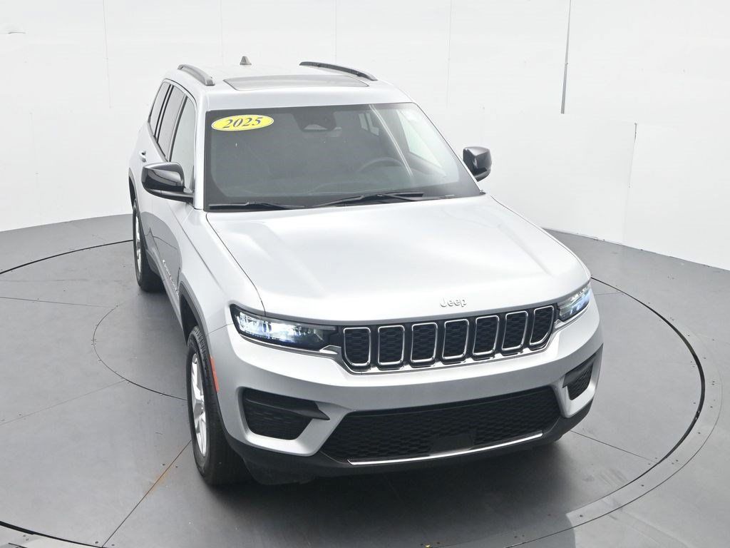 Used 2025 Jeep Grand Cherokee Laredo X AWD/4WD image 27