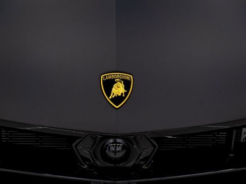 Used 2025 Lamborghini Urus SE image 19
