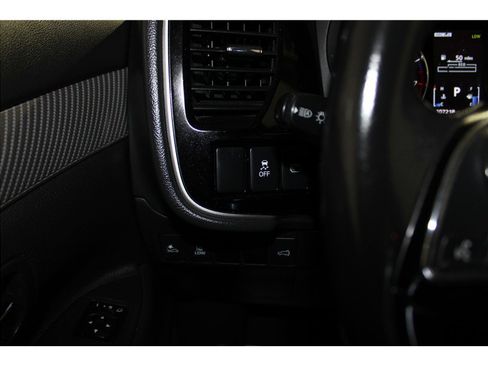 Used 2020 Mitsubishi Outlander ES image 29