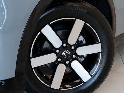Used 2024 Honda Prologue Touring image 2