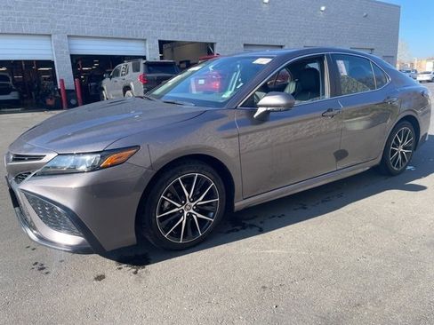 Certified 2024 Toyota Camry SE image 4