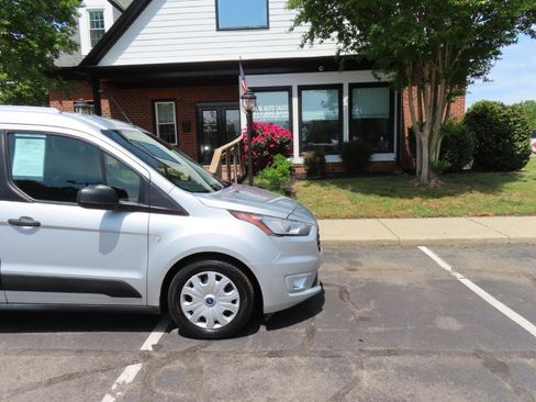 Used 2020 Ford Transit Connect XLT FWD image 10