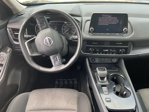 Used 2025 Nissan Rogue SV FWD image 12