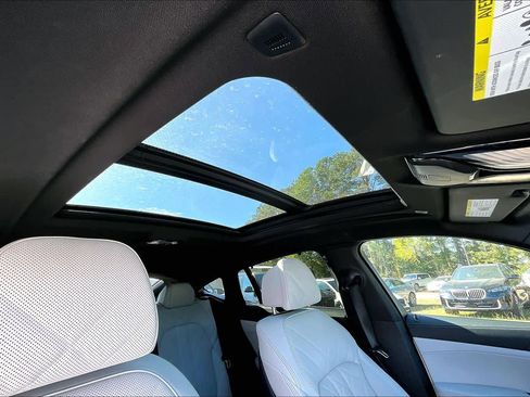 Certified 2025 BMW X6 xDrive40i w/ Executive Package image 13