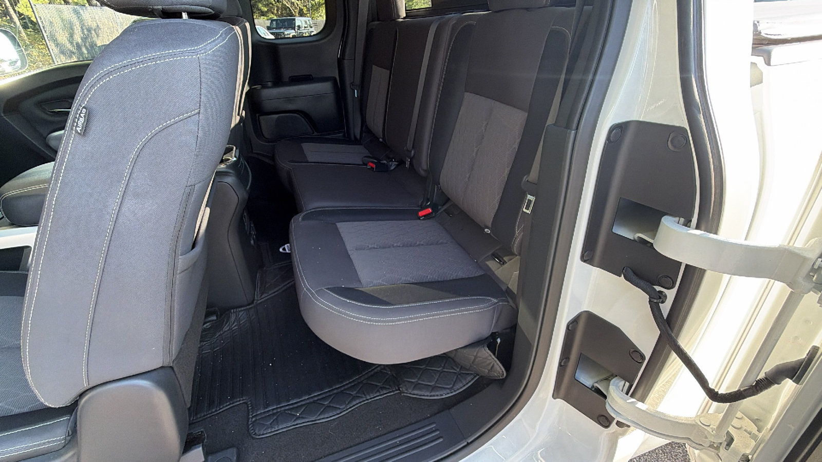 Used 2024 Nissan Titan SV AWD/4WD image 19