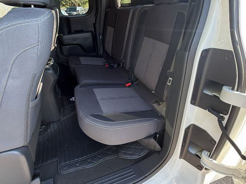 Used 2024 Nissan Titan SV AWD/4WD image 19