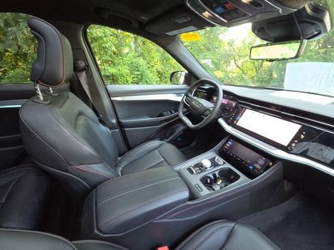 Used 2024 Jeep Wagoneer Launch Edition AWD/4WD image 27