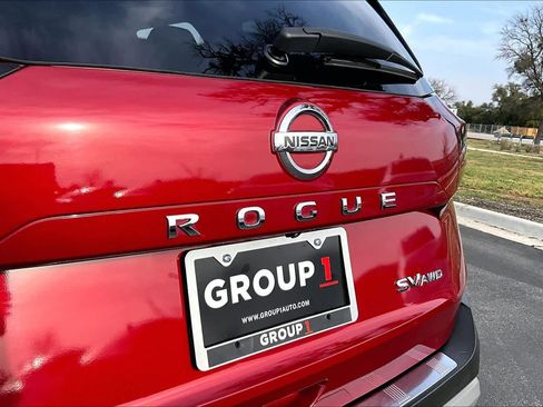 Used 2021 Nissan Rogue SV image 10