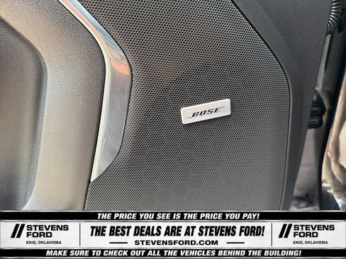 Used 2023 GMC Yukon XL SLT w/ SLT Luxury Package AWD/4WD image 18
