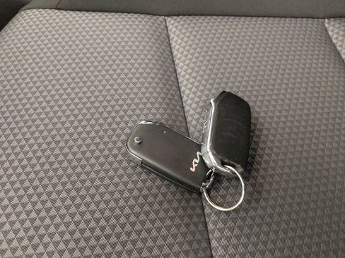 Used 2025 Kia Soul LX image 32