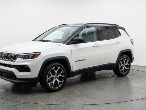 Used 2025 Jeep Compass Limited AWD/4WD image 3