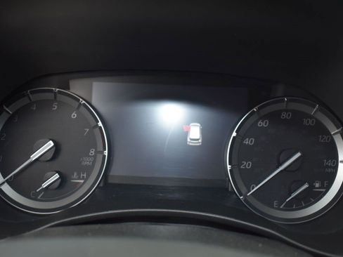 Used 2021 Toyota Highlander XLE image 9