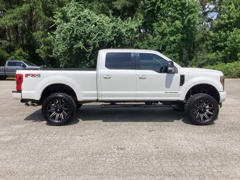 Used 2019 Ford F250 Lariat w/ Lariat Ultimate Package AWD/4WD image 4