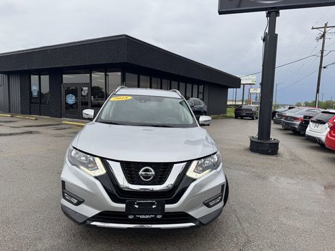 Used 2018 Nissan Rogue SL FWD image 2