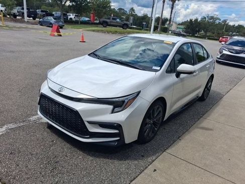 Certified 2026 Toyota Corolla SE FWD image 1