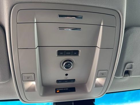 Used 2019 Chevrolet Tahoe LT w/ Off-Road Package AWD/4WD image 35