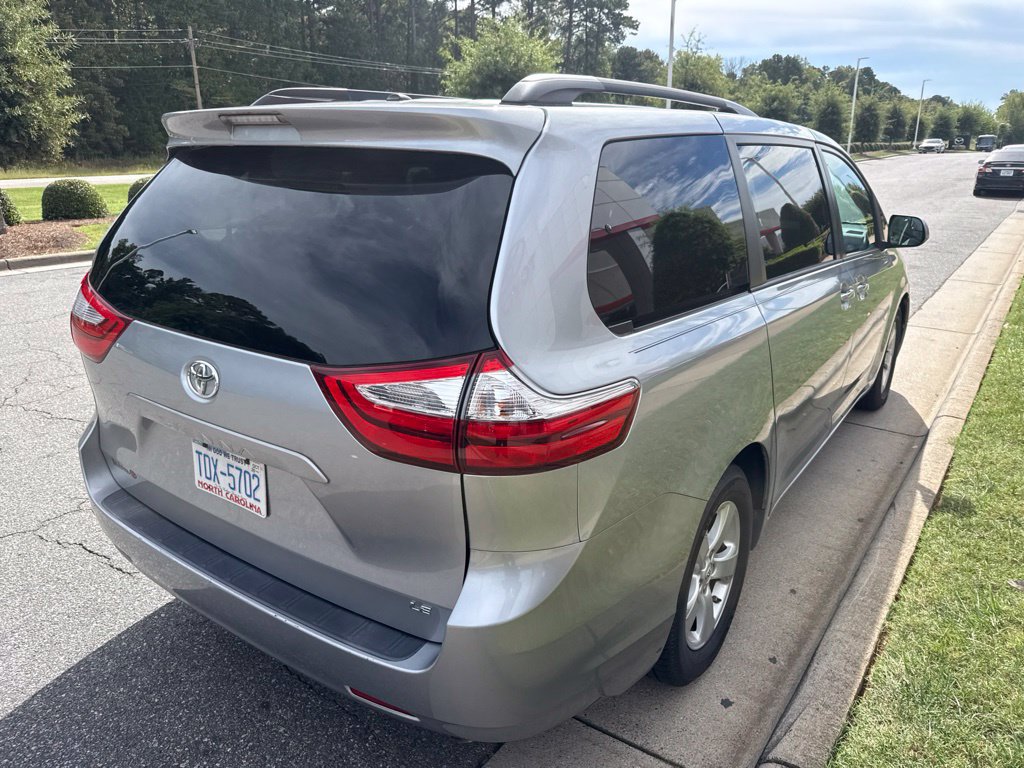 Used 2017 Toyota Sienna LE FWD image 6