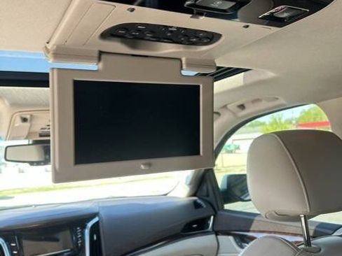Used 2015 Cadillac Escalade Luxury AWD/4WD image 16
