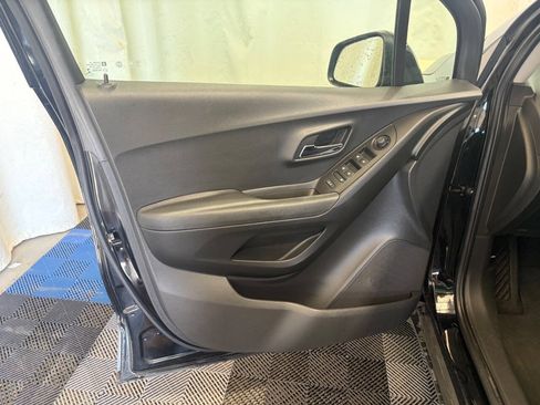 Used 2019 Chevrolet Trax LT FWD image 8