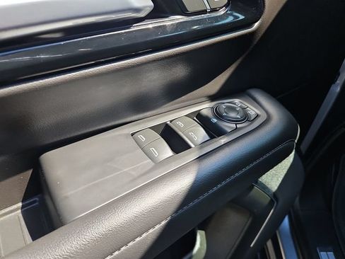 Used 2025 Chevrolet Tahoe LT AWD/4WD image 23