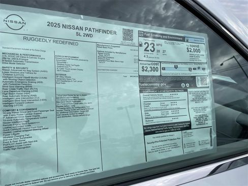 New 2025 Nissan Pathfinder SL image 12