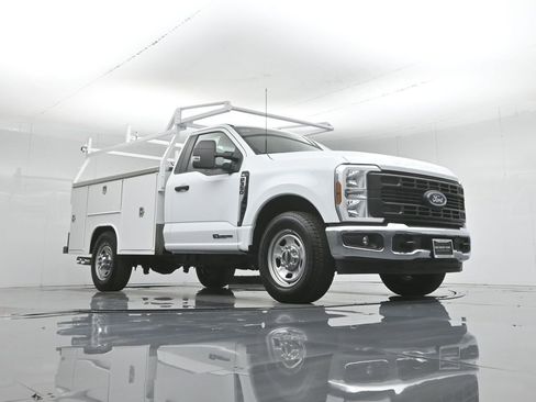 New 2025 Ford F350 XL w/ XL Chrome Package RWD image 50