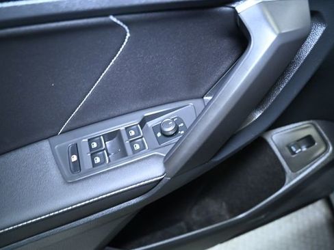 Used 2022 Volkswagen Tiguan SE image 25