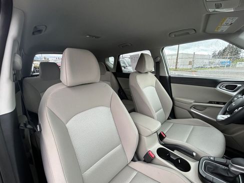 Used 2025 Kia Soul S FWD image 27