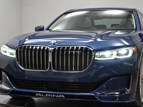 Used 2022 BMW ALPINA B7 xDrive w/ Luxury Rear Seating Package image 58