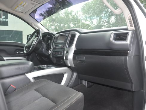Used 2018 Nissan Titan SV w/ SV Convenience Package RWD image 37