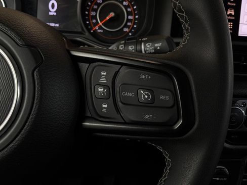 Used 2025 Jeep Wrangler Unlimited Sport AWD/4WD image 32