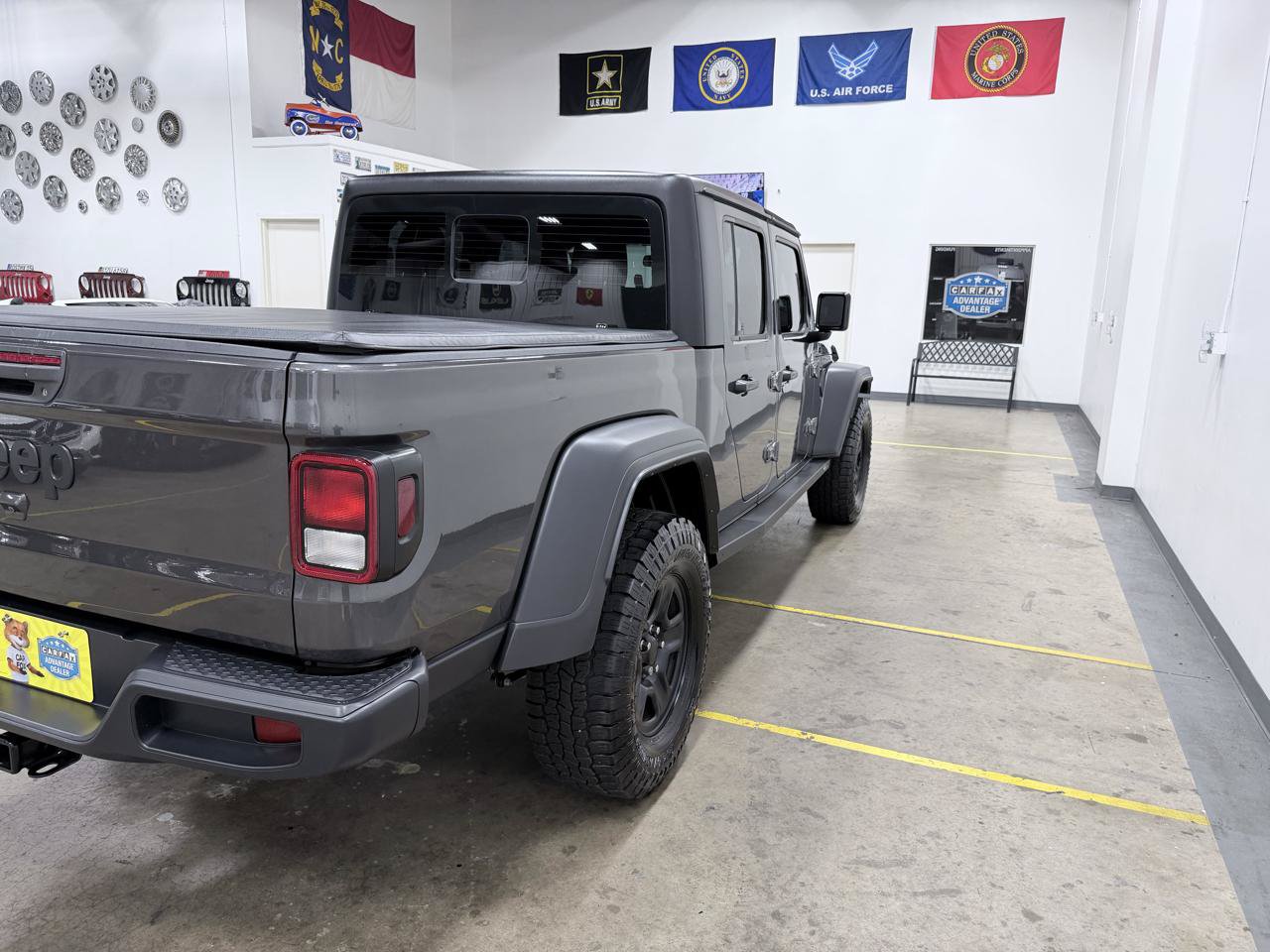 Used 2024 Jeep Gladiator Sport AWD/4WD image 25