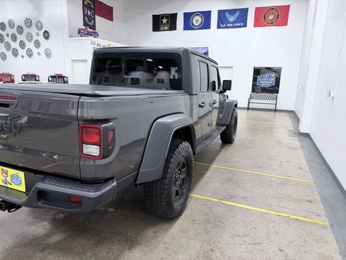 Used 2024 Jeep Gladiator Sport AWD/4WD image 25