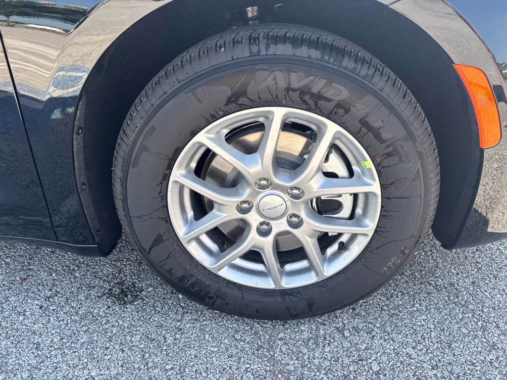 New 2027 Chrysler Pacifica Select FWD image 14