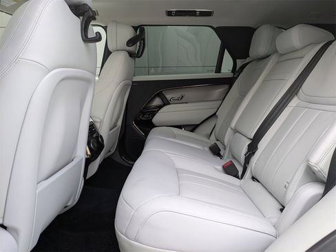 Used 2024 Land Rover Range Rover Sport SE image 15