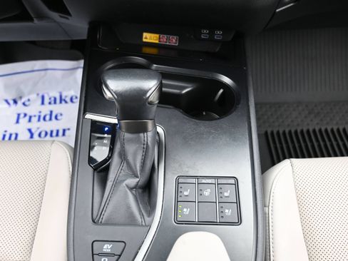 Used 2024 Lexus UX 250h FWD w/ Premium Package image 19
