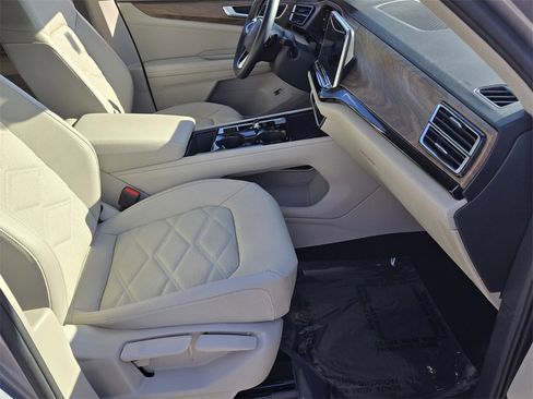 Certified 2025 Volkswagen Atlas SE w/ Panoramic Sunroof Package image 20