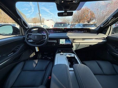 New 2025 Lincoln Navigator Reserve w/ Jet Appearance Package image 10
