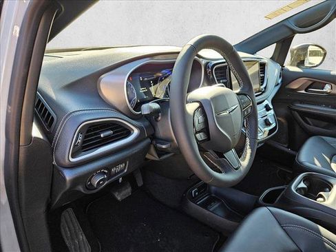 New 2026 Chrysler Pacifica Select w/ S Appearance Package FWD image 3
